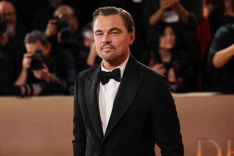 leonardo dicaprio poses red carpet 118758513