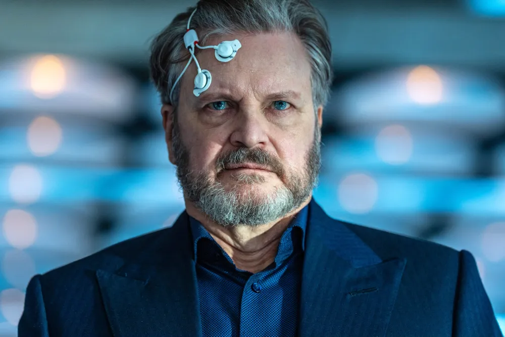 Colin Firth ve filmu Den odhalení